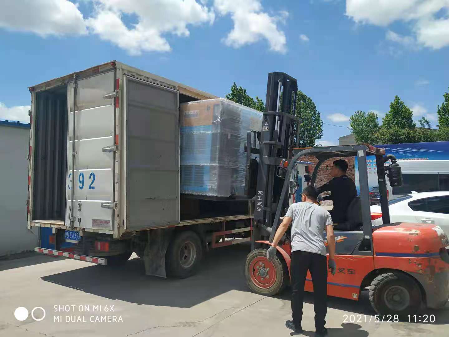 工頻空壓機90KW發(fā)寧夏應用于生物行業(yè)